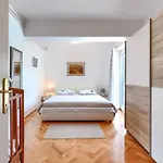 Suncana Villa