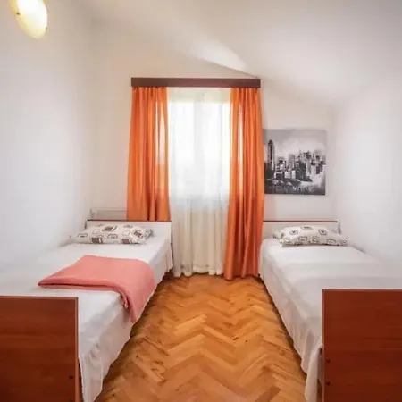 Suncana Villa