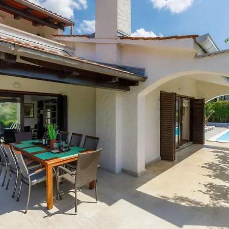 Suncana Villa